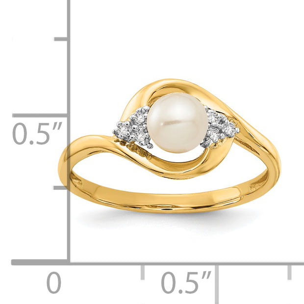 14k FW Cultured Pearl and Diamond Ring